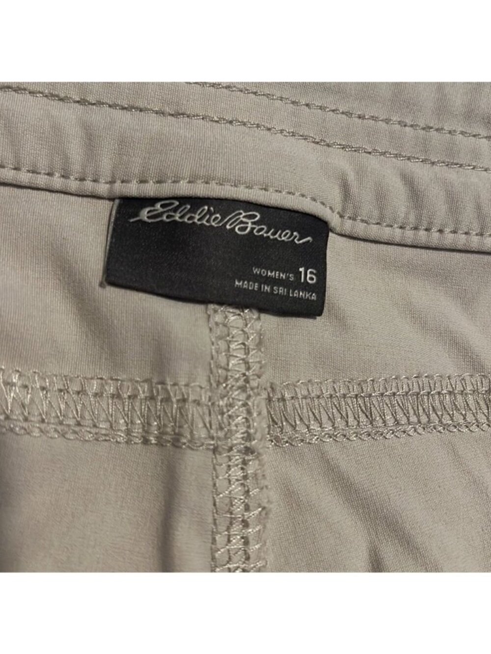 Eddie Bauer Tan Pockets Cargo Shorts Women's Size 16 - Picture 8 of 12